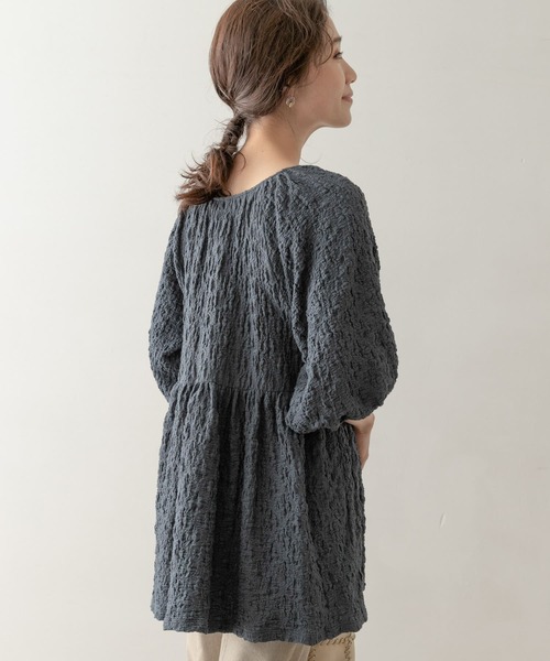 F by ROSSO（エフバイロッソ）の「F by ROSSO　ふくれギャザーカットチュニック（チュニック・レディース・オフホワイト/ライトグレー/ネイビー・FREE）」の8枚目の写真