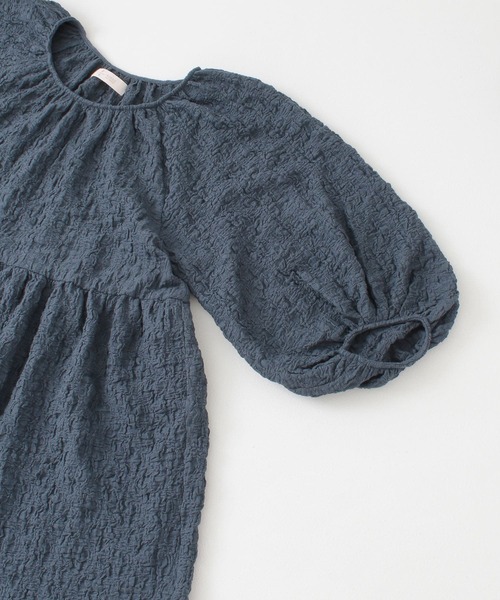 F by ROSSO（エフバイロッソ）の「F by ROSSO　ふくれギャザーカットチュニック（チュニック・レディース・オフホワイト/ライトグレー/ネイビー・FREE）」の19枚目の写真