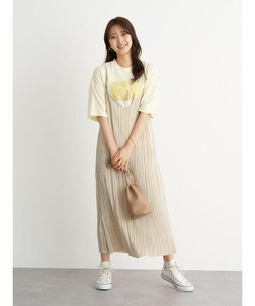 earth music&ecology（アースミュージックアンドエコロジー）の「シャイニーカットプリーツレイヤードキャミワンピース ＊（ワンピース・レディース・ライトベージュ/グリーン/ブラック・FREE）」の4枚目の写真