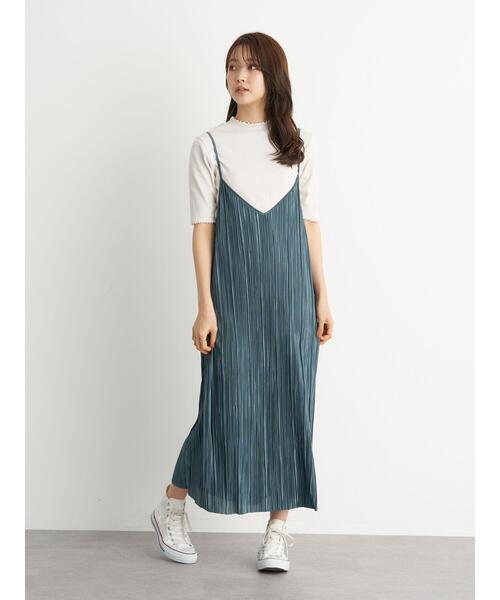 earth music&ecology（アースミュージックアンドエコロジー）の「シャイニーカットプリーツレイヤードキャミワンピース ＊（ワンピース・レディース・ライトベージュ/グリーン/ブラック・FREE）」の7枚目の写真