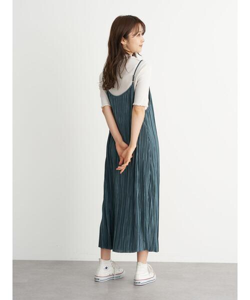 earth music&ecology（アースミュージックアンドエコロジー）の「シャイニーカットプリーツレイヤードキャミワンピース ＊（ワンピース・レディース・ライトベージュ/グリーン/ブラック・FREE）」の14枚目の写真