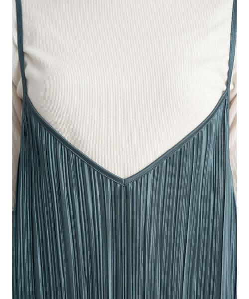 earth music&ecology（アースミュージックアンドエコロジー）の「シャイニーカットプリーツレイヤードキャミワンピース ＊（ワンピース・レディース・ライトベージュ/グリーン/ブラック・FREE）」の16枚目の写真