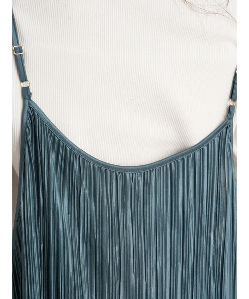 earth music&ecology（アースミュージックアンドエコロジー）の「シャイニーカットプリーツレイヤードキャミワンピース ＊（ワンピース・レディース・ライトベージュ/グリーン/ブラック・FREE）」の18枚目の写真