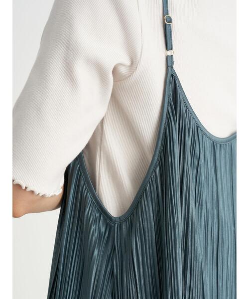 earth music&ecology（アースミュージックアンドエコロジー）の「シャイニーカットプリーツレイヤードキャミワンピース ＊（ワンピース・レディース・ライトベージュ/グリーン/ブラック・FREE）」の19枚目の写真