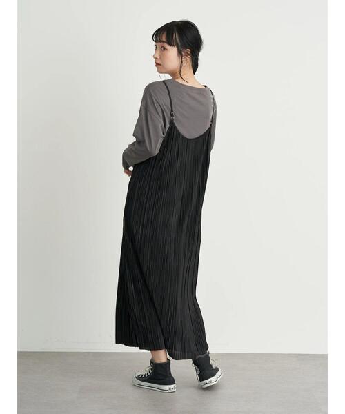 earth music&ecology（アースミュージックアンドエコロジー）の「シャイニーカットプリーツレイヤードキャミワンピース ＊（ワンピース・レディース・ライトベージュ/グリーン/ブラック・FREE）」の22枚目の写真