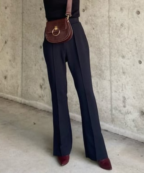 rienda（リエンダ）の「ピンタックストレートカットパンツ（スラックス・レディース・ライトブルー/ブラック/ライトブラウン・MEDIUM/SMALL）」の2枚目の写真