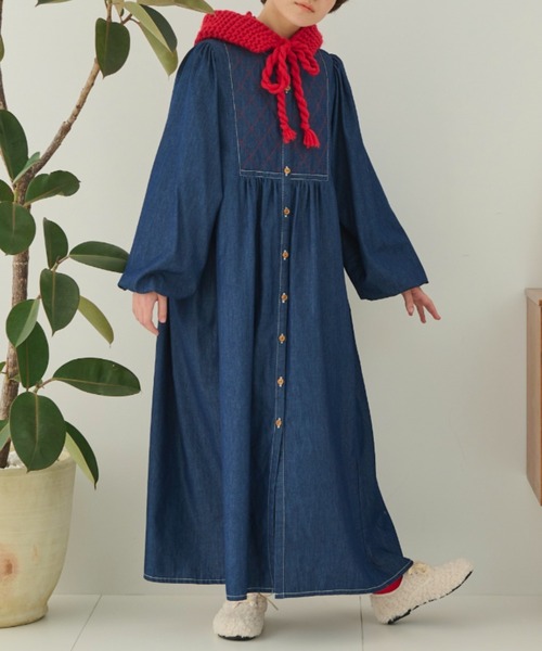 MERLOT(メルロー)の「キルトステッチデニムワンピース(ワンピース・レディース・インディゴブルー/ネイビー・FREE/SMALL)」の3枚目の写真