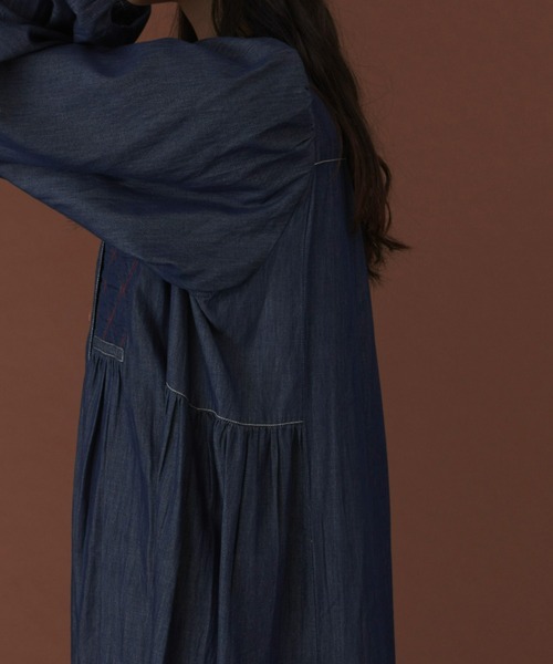 MERLOT(メルロー)の「キルトステッチデニムワンピース(ワンピース・レディース・インディゴブルー/ネイビー・FREE/SMALL)」の8枚目の写真