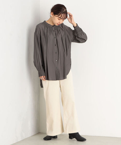 fredy couleur(フレディクルール)の「シャーリングギャザーシャツ(シャツ/ブラウス・レディース・チャコールグレー/ミント/オフホワイト・38)」の4枚目の写真