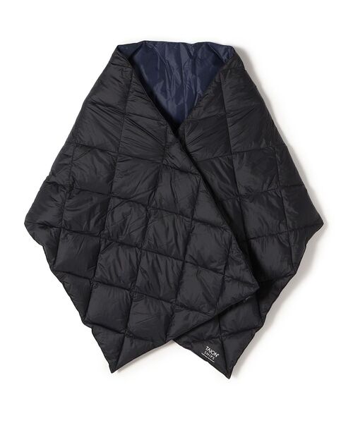 SHIPS(シップス)の「【SHIPS別注】TAION:ダウンポンチョ(マフラー・レディース・ベージュ/ブラック・ONE SIZE)」の2枚目の写真