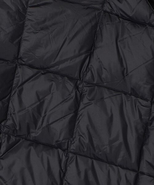 SHIPS(シップス)の「【SHIPS別注】TAION:ダウンポンチョ(マフラー・レディース・ベージュ/ブラック・ONE SIZE)」の9枚目の写真