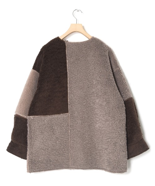w closet(ダブルクローゼット)の「エコスエードムートンパッチワークジャケット(ムートンコート・レディース・ライトベージュ/グレイッシュベージュ・FREE)」の21枚目の写真