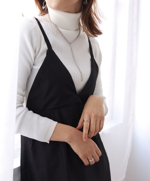 HER CLOSET（ハークローゼット）の「【cheriella】リブ切替タートルネックニット（ニット/セーター・レディース・ブラック/ブラウン/オフホワイト/ブルー/グリーン・M）」の2枚目の写真