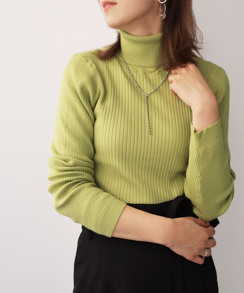 HER CLOSET（ハークローゼット）の「【cheriella】リブ切替タートルネックニット（ニット/セーター・レディース・ブラック/ブラウン/オフホワイト/ブルー/グリーン・M）」の4枚目の写真