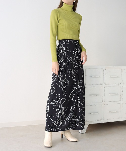 HER CLOSET（ハークローゼット）の「【cheriella】リブ切替タートルネックニット（ニット/セーター・レディース・ブラック/ブラウン/オフホワイト/ブルー/グリーン・M）」の6枚目の写真