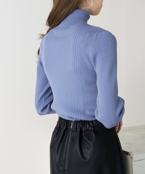HER CLOSET（ハークローゼット）の「【cheriella】リブ切替タートルネックニット（ニット/セーター・レディース・ブラック/ブラウン/オフホワイト/ブルー/グリーン・M）」の9枚目の写真