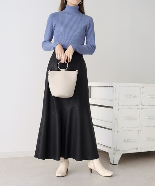 HER CLOSET（ハークローゼット）の「【cheriella】リブ切替タートルネックニット（ニット/セーター・レディース・ブラック/ブラウン/オフホワイト/ブルー/グリーン・M）」の11枚目の写真