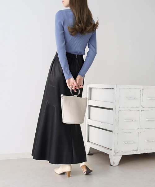 HER CLOSET（ハークローゼット）の「【cheriella】リブ切替タートルネックニット（ニット/セーター・レディース・ブラック/ブラウン/オフホワイト/ブルー/グリーン・M）」の12枚目の写真
