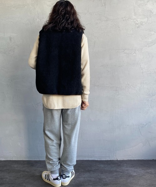 TAION（タイオン）の「【WEB限定】[TAION/タイオン] ダウン×ボアフリース リバーシブルベスト（ダウンベスト・レディース・ライトグレー/ネイビー/ライトブラウン・S/M/L）」の9枚目の写真