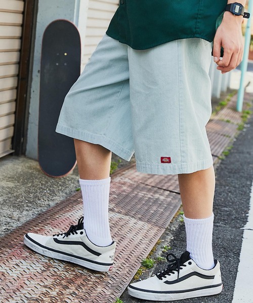 Dickies(ディッキーズ)の「Dickies/ディッキーズ ロゴピスネーム カラーワイドハーフショーツ<セットアップ可能>(チノパンツ・メンズ・ブラック/ネイビー/グリーン/アイボリー系/ベージュ/サックスブルー/アイボリー/ブルー・M/L/XL)」の7枚目の写真