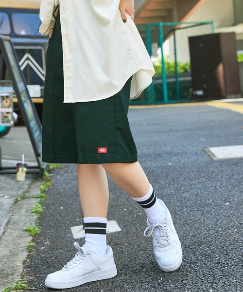 Dickies(ディッキーズ)の「Dickies/ディッキーズ ロゴピスネーム カラーワイドハーフショーツ<セットアップ可能>(チノパンツ・メンズ・ブラック/ネイビー/グリーン/アイボリー系/ベージュ/サックスブルー/アイボリー/ブルー・M/L/XL)」の13枚目の写真