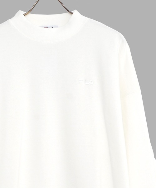 FILA（フィラ）の「FILA フィラ ブランドロゴ ツイルワッペン 刺繍 プリント 裏毛 ハーフジップ 長袖 スウェット トレーナー（スウェット・メンズ・ホワイト/ブラック/ネイビー/ピンク系その他/ブラック系その他/マスタード/ブルー・LL/M/L）」の2枚目の写真