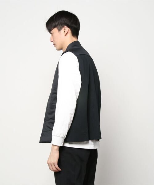 DESCENTE ALLTERRAIN(デサント オルテライン)の「【デサントオルテライン】HCSダウン ハイブリッドベスト / H.C.S.DOWN HYBRID VEST インナーダウンベスト(ベスト・メンズ・ブラック・X-LARGE/SMALL/LARGE/MEDIUM)」の2枚目の写真