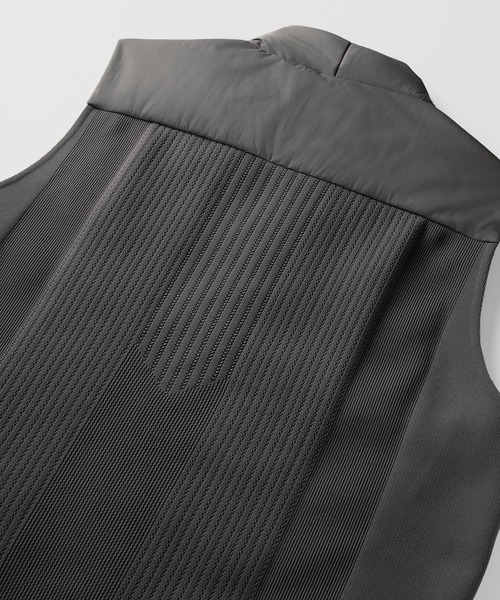 DESCENTE ALLTERRAIN(デサント オルテライン)の「【デサントオルテライン】HCSダウン ハイブリッドベスト / H.C.S.DOWN HYBRID VEST インナーダウンベスト(ベスト・メンズ・ブラック・X-LARGE/SMALL/LARGE/MEDIUM)」の6枚目の写真