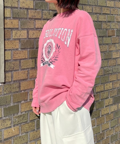 PBLIM（ページボーイリム）の「PAGEBOYLIM/カスレカレッジスウェット（スウェット・レディース・オフホワイト/ピンク/グリーン・MEDIUM/LARGE）」の3枚目の写真