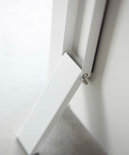 tower（タワー）の「tower マグネット折り畳み ドアストッパー スマート（掃除グッズ・レディース・ホワイト/ブラック・フリー）」の8枚目の写真