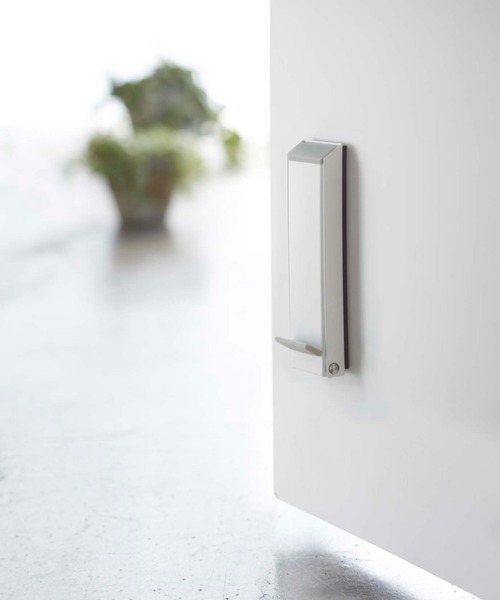 tower（タワー）の「tower マグネット折り畳み ドアストッパー スマート（掃除グッズ・レディース・ホワイト/ブラック・フリー）」の10枚目の写真