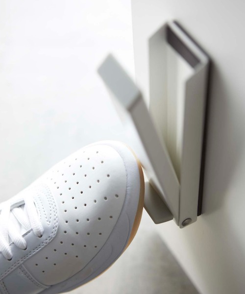 tower（タワー）の「tower マグネット折り畳み ドアストッパー スマート（掃除グッズ・レディース・ホワイト/ブラック・フリー）」の6枚目の写真