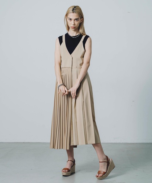 SILAS(サイラス)の「ASYMMETRIC PLEATED JUMPER SKIRT サイラスアシンメトリックプリーツジャンパースカート サロペット(ジャンパースカート・レディース・ブラック/ベージュ・ONE SIZE)」の4枚目の写真