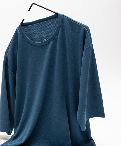 DESCENTE PAUSE（デサントポーズ）の「【DESCENTE PAUSE】別注 ゼロシーム ハーフスリーブTシャツ（Tシャツ/カットソー・メンズ・ブラック/ベージュ/ネイビー/ブルー・MEDIUM/LARGE/X-LARGE）」の4枚目の写真