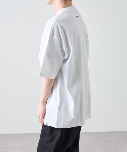 COLONY 2139（コロニートゥーワンスリーナイン）の「前後刺繍BIGシルエットTシャツ / 両面刺繍ルーズシルエットTee（Tシャツ/カットソー・メンズ・ホワイト/ブラック/グレイッシュベージュ・MEDIUM/LARGE）」の21枚目の写真