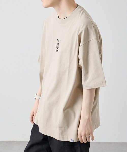 COLONY 2139（コロニートゥーワンスリーナイン）の「前後刺繍BIGシルエットTシャツ / 両面刺繍ルーズシルエットTee（Tシャツ/カットソー・メンズ・ホワイト/ブラック/グレイッシュベージュ・MEDIUM/LARGE）」の22枚目の写真