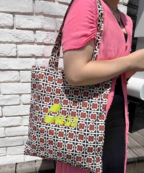 Casselini(キャセリーニ)の「Casselini(キャセリーニ)ジオメトリック刺繍トート(トートバッグ・レディース・ブラック/ピンク/ブルー・FREE)」の22枚目の写真