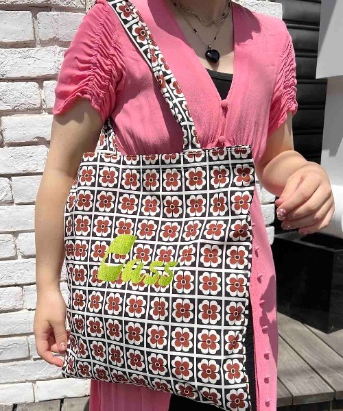 Casselini(キャセリーニ)の「Casselini(キャセリーニ)ジオメトリック刺繍トート(トートバッグ・レディース・ブラック/ピンク/ブルー・FREE)」の19枚目の写真