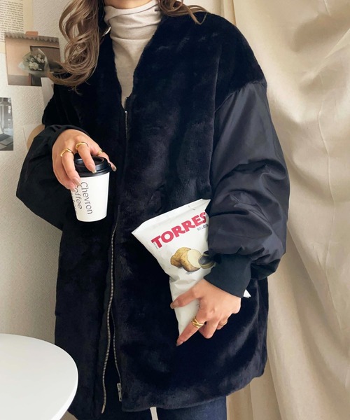 moment+（モーメントプラス）の「フェイクファー切替ノーカラージップ