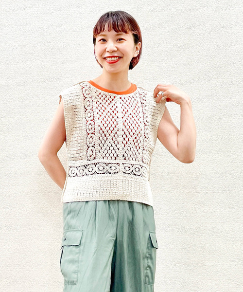 ITEMS URBANRESEARCH(アイテムズ アーバンリサーチ)の「ニットベストセットTシャツ(Tシャツ/カットソー・レディース・オレンジ/ブラック/オフホワイト・FREE)」の3枚目の写真