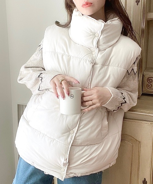 moment+（モーメントプラス）の「【累計販売枚数1万枚突破！】オーバーサイズスタンドカラーファイバーダウンベスト（ダウンベスト・レディース・ブラック/アイボリー/ベージュ・FREE）」の9枚目の写真