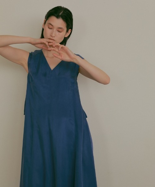 CASA FLINE（カーサフライン）の「ノースリーブサテンルーズドレス（ワンピース・レディース・ベージュ/ブラウン/ブルー/グリーン/グレー・FREE）」の7枚目の写真