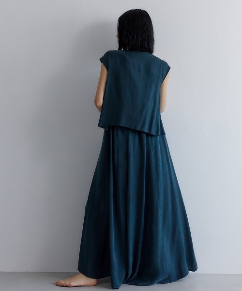 CASA FLINE（カーサフライン）の「ノースリーブサテンルーズドレス（ワンピース・レディース・ベージュ/ブラウン/ブルー/グリーン/グレー・FREE）」の14枚目の写真