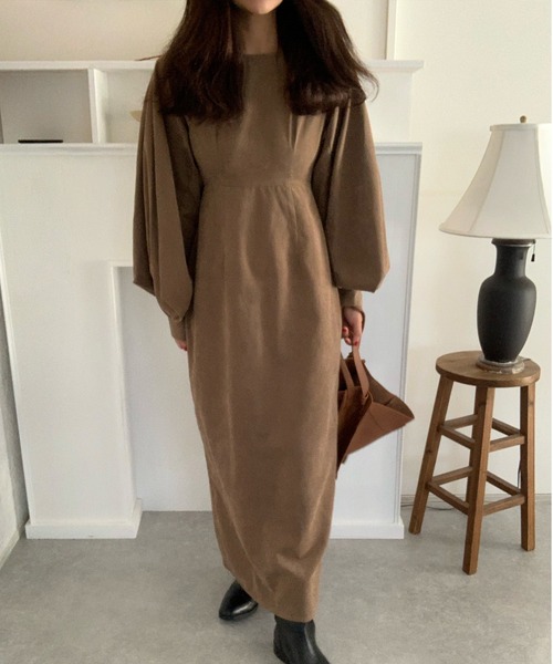 LAUIR（ラウアー）の「ボリュームスリーブマキシ丈ワンピース（ワンピース・レディース・ブラック/アイボリー/モカ・LARGE/MEDIUM/SMALL）」の19枚目の写真