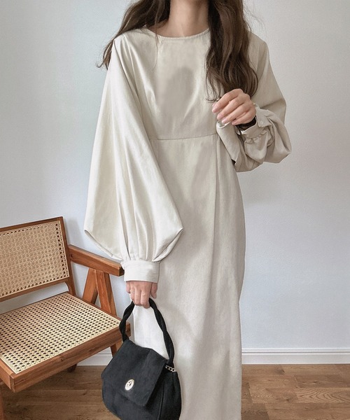 LAUIR（ラウアー）の「ボリュームスリーブマキシ丈ワンピース（ワンピース・レディース・ブラック/アイボリー/モカ・LARGE/MEDIUM/SMALL）」の12枚目の写真