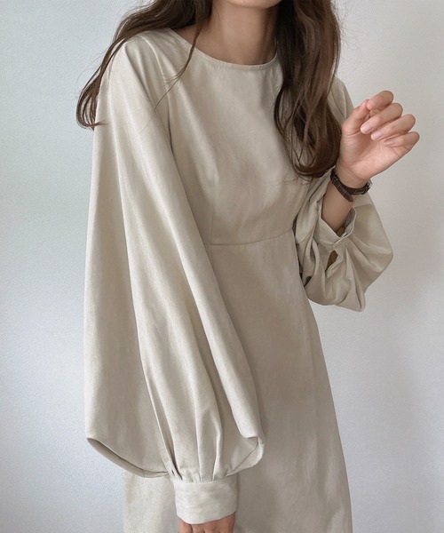 LAUIR（ラウアー）の「ボリュームスリーブマキシ丈ワンピース（ワンピース・レディース・ブラック/アイボリー/モカ・LARGE/MEDIUM/SMALL）」の13枚目の写真