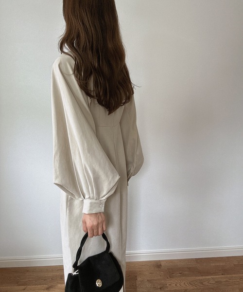 LAUIR（ラウアー）の「ボリュームスリーブマキシ丈ワンピース（ワンピース・レディース・ブラック/アイボリー/モカ・LARGE/MEDIUM/SMALL）」の14枚目の写真