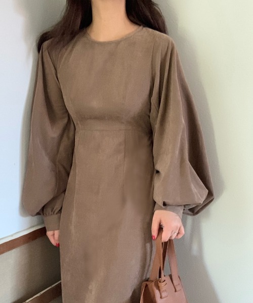 LAUIR（ラウアー）の「ボリュームスリーブマキシ丈ワンピース（ワンピース・レディース・ブラック/アイボリー/モカ・LARGE/MEDIUM/SMALL）」の4枚目の写真