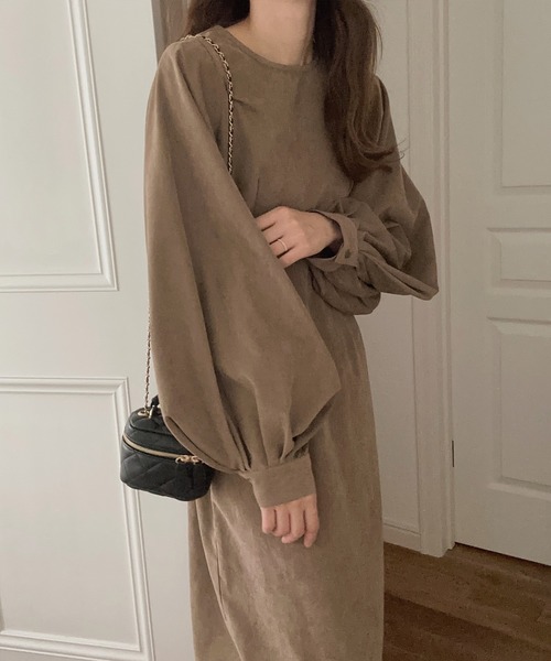 LAUIR（ラウアー）の「ボリュームスリーブマキシ丈ワンピース（ワンピース・レディース・ブラック/アイボリー/モカ・LARGE/MEDIUM/SMALL）」の6枚目の写真