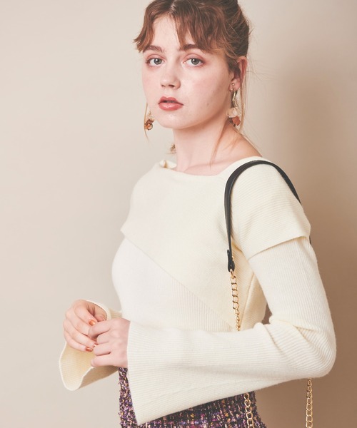 31 Sons de mode(トランテアン ソン ドゥ モード)の「アシメデザインフレアスリーブニット(ニット/セーター・レディース・ブラック/オフホワイト/サックスブルー・36)」の2枚目の写真